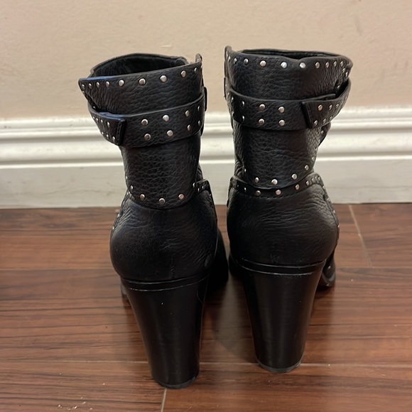 Vince camuto bootie leather - Picture 3 of 3